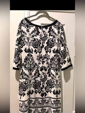 Neiman Marcus exclusive silk with 3/4 sleeve lined dress back zipper blk/white